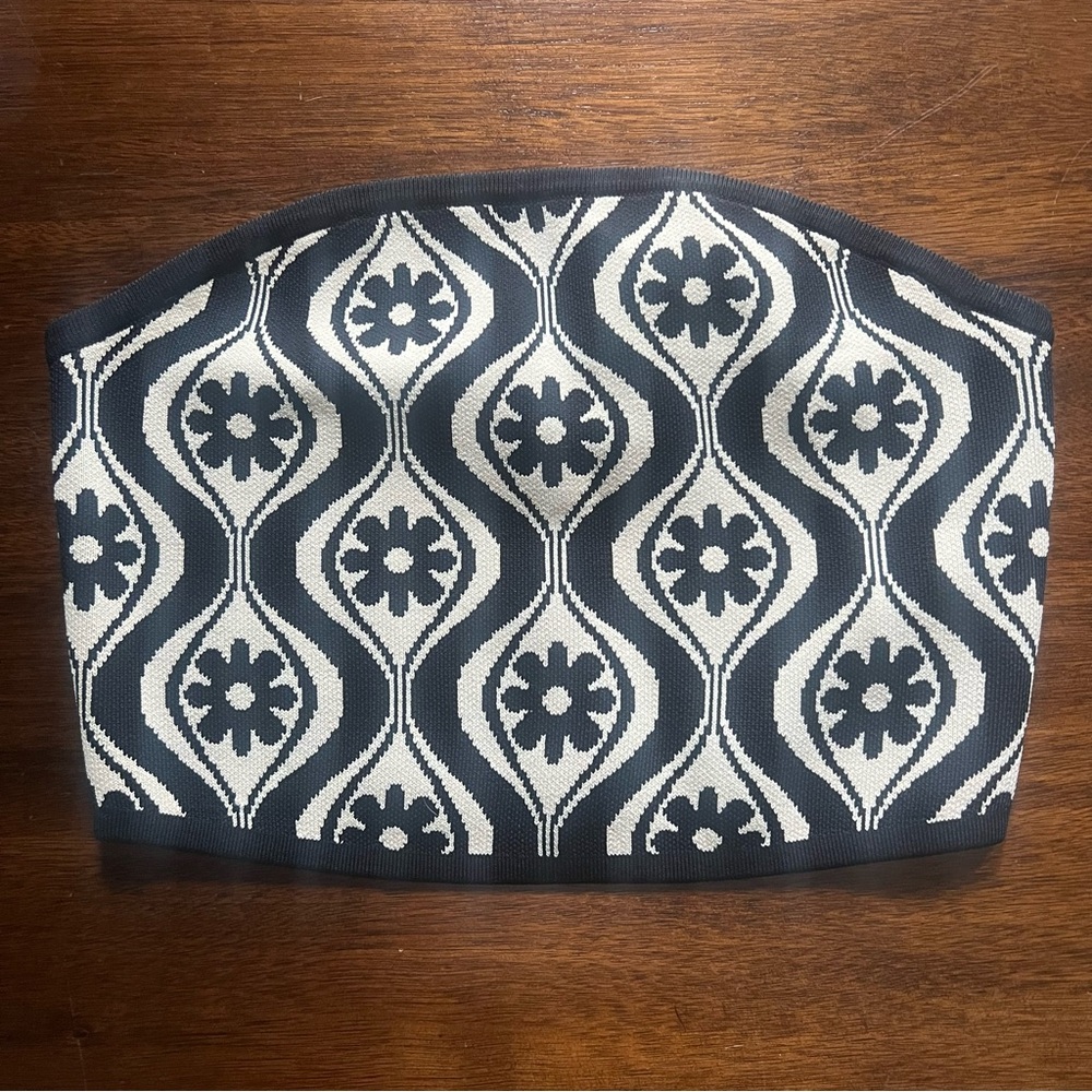Finders Keepers Quinn Knit Tube Crop Top - Picture 2 of 7